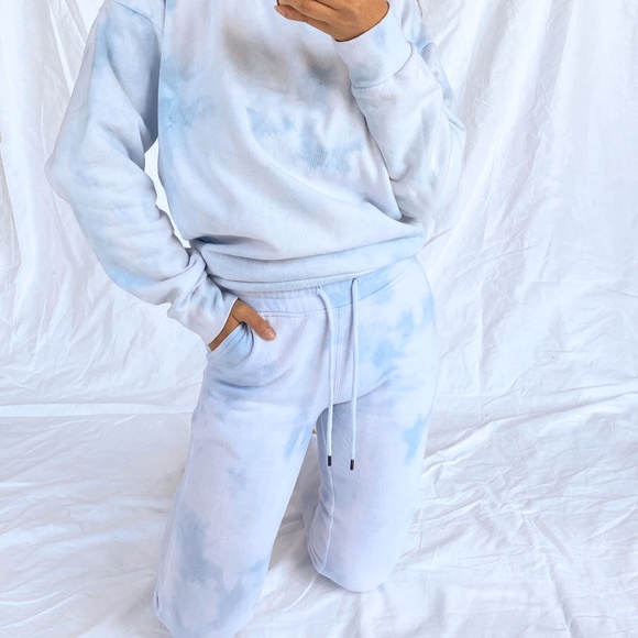 Cloudy Blue Tie Dye Sweater - Picture 3 of 3